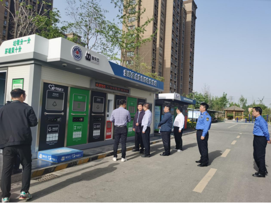 華展貓先生，智能垃圾分類設(shè)備廠家，定時(shí)定點(diǎn)生活垃圾投放點(diǎn)