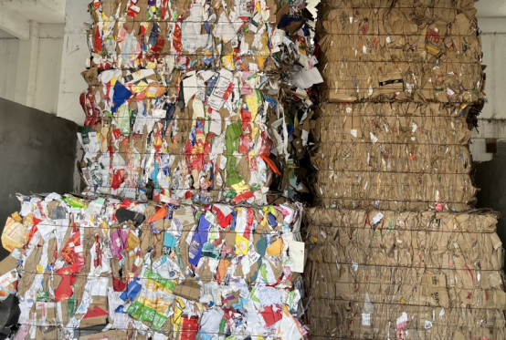 貓先生再生資源回收，智能廢品回收箱，垃圾回收柜